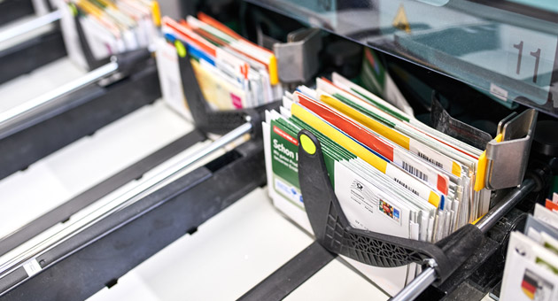 Briefsendungen werden ab 2027 teurer - Bundesnetzagentur legt Entwurf für eine Porto-Erhöhung ab Januar 2027 vor - Foto: Articus & Roettgen Fotografie / DHL Group Bundesnetzagentur legt Entwurf für eine Porto-Erhöhung ab Januar 2027 vor - Foto: Articus & Roettgen Fotografie / DHL Group