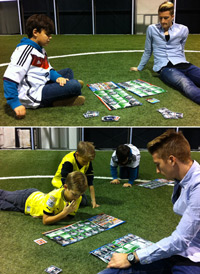 Simon (Bild oben) und Hendrik spielen mit Marco Reus Match Attax  (Bilder:  Topps)